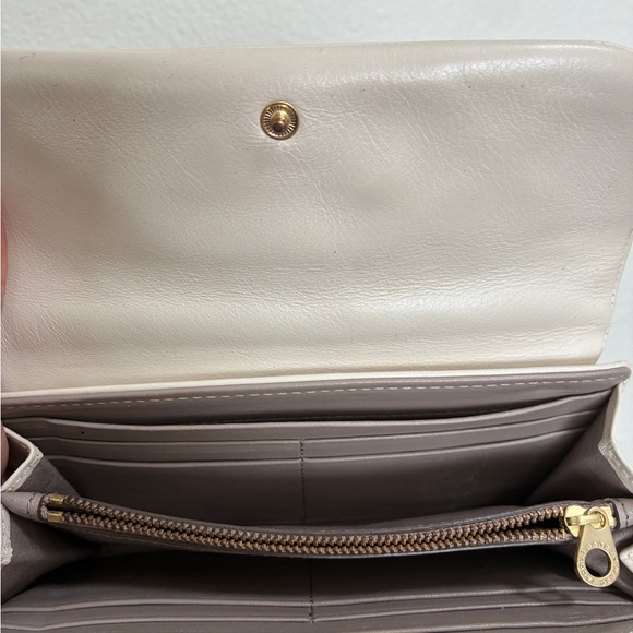 Marc Jacobs Beige Quilted Crossbody Bag - Picture 5 of 5